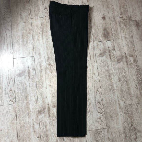 Beautiful pinstripe black and white suit - Picture 4 of 6